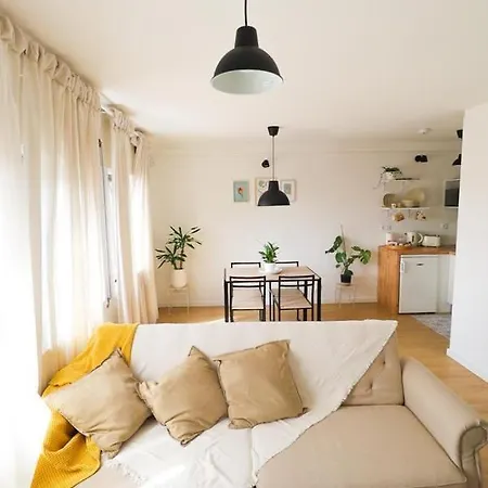شقة Hospedagem Florescer Porto Alojamento Local *